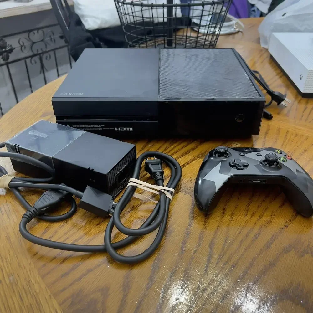 Microsoft Xbox One 500GB Model 1540 Video Game Console Bundle HDMI Cord Included